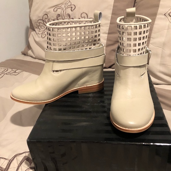 Victoria Secret booties (price negotiable) - Picture 1 of 4